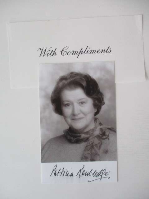 AUTOGRAPHED / SIGNED - PATRICIA ROUTLEGE KEEPING UP APPEARANCES - POSTCARD SIZE