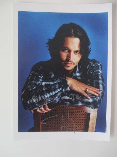 PRINTED AUTOGRAPH - JOHNNY DEPP - PIRATES OF THE CARRIBEAN  12 1/2 CM  17 1/2 CM