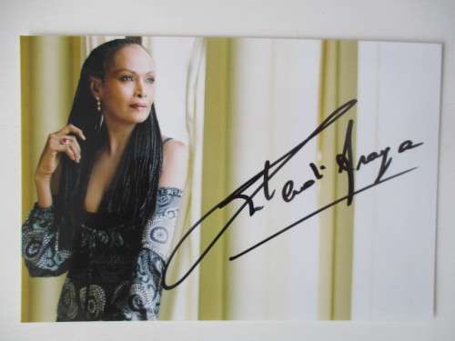 AUTOGRAPHED/SIGNED - ZEUDI ARAYA - ERITREA ACTRESS MODEL  ETC. POST CARD SIZE