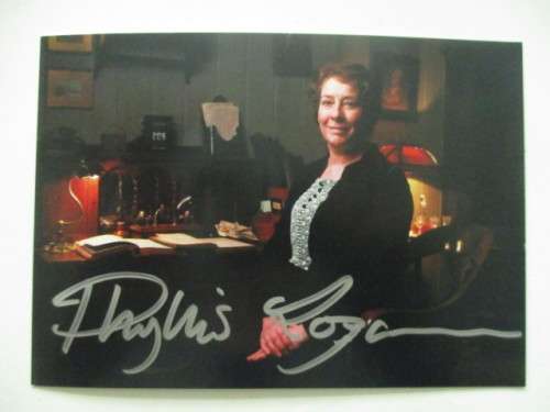 AUTOGRAPHED/ SIGNED - PHYLLIS LOGAN - DOWNTON ABBEY -