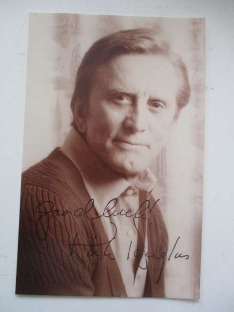 AUTOGRAPHED / SIGNED - KIRK DOUGLAS - APP POSTCARD SIZE