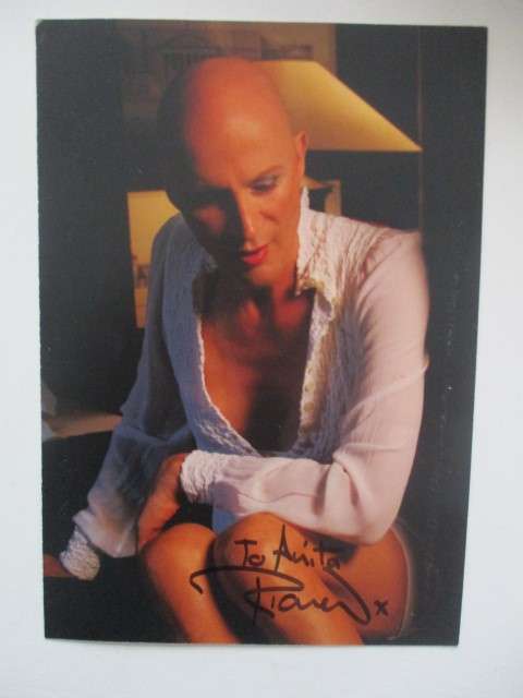 AUTOGRAPHED / SIGNED - RIFF RAFF - ROCKY HORROR PICTURE SHOW - RICHARD O BRIEN!!!!!