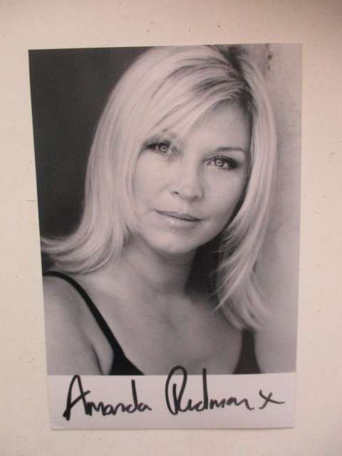 AUTOGRAPHED / SIGNED - AMANDA REDMAN - SEXY BEAST  / AND QUEEN AND COUNTRY -  10 CM X  15CM