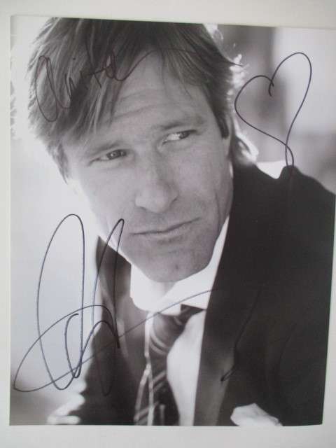 AUTOGRAPHED / SIGNED  AARON ECKHART  - OLYMPIS HAS FALLEN / FRANKENSTEIN  A4 SIZE
