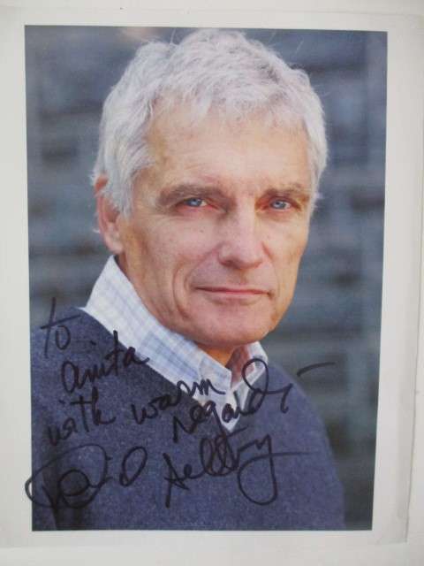AUTOGRAPHED / SIGNED - DAVID  SELBY - FALCON CREST A4 SIZE