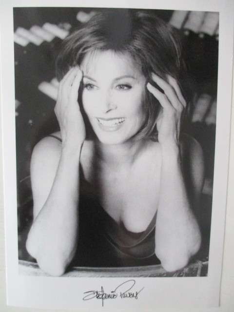 PRINTED AUTOGRAPH STEPHANIE POWERS - HART TO HART TV SERIES