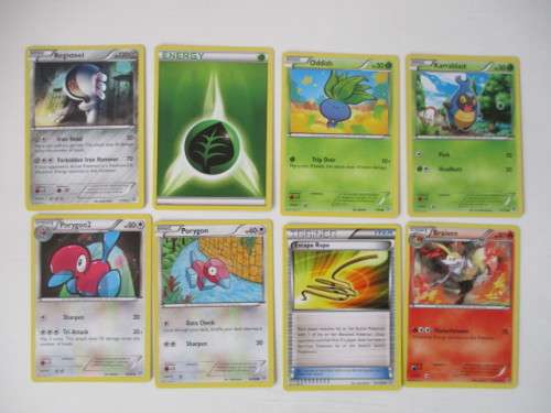 POKEMON TRADING CARDS  - 8 CARDS