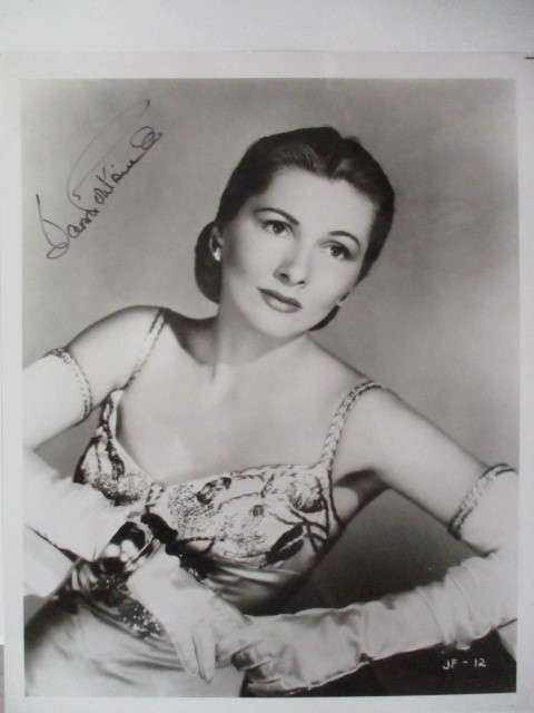 AUTOGRAPHED / SIGNED  - ACTRESS JOAN FONTAINE  A4 SIZE