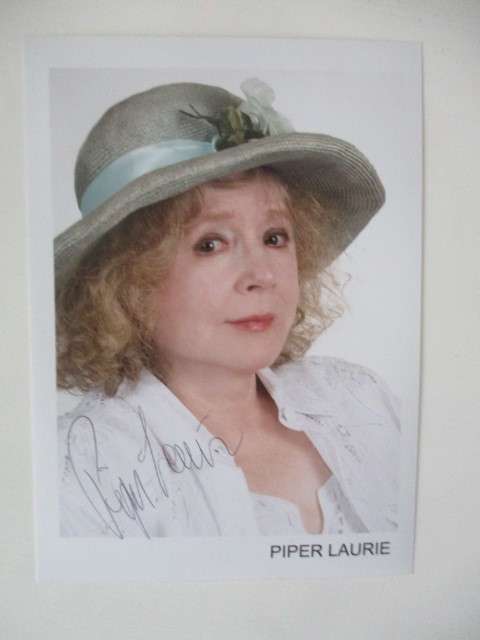AUTOGRAPHED / SIGNED - PIPER LAURIE GOLDEN AGE ACTRESS