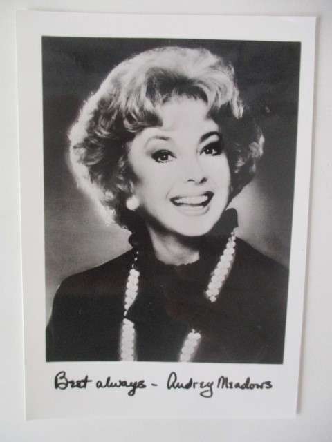 PRINTED AUTOGRAPH - AUDREY MEDOWS - VINTAGE ACTRESS POSTCARD SIZE