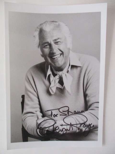 AUTOGRAPHED / SIGNED  STEWART GRANGER -   12 1/2 cm x  18 cm  GUN GLORY KING SOLOMONS MINES