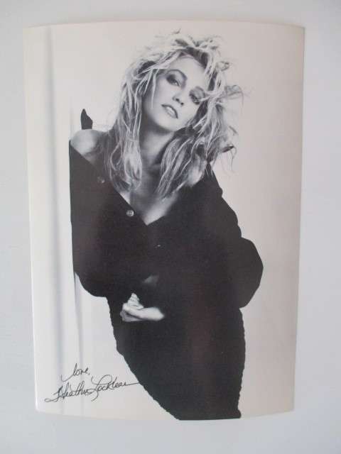 PRINTED AUTOGRAPH  - HEATHER LOCKLEAR   -  13 CM X  18 CM