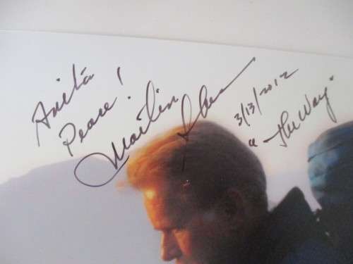 AUTOGRAPHED / SIGNED - MARTIN SHEEN - PHOTO BIOGRAPHY A4 SIZE