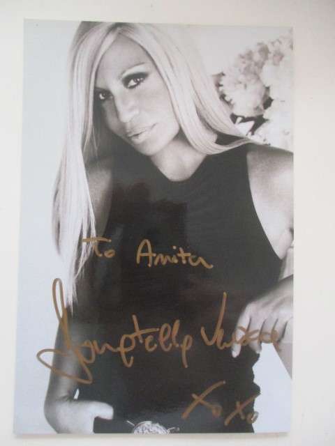 AUTOGRAPHED / SIGNED - DONATELLA VERSACE - FASHION DESIGNER MODEL BUSINESS WOMAN !!!!