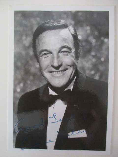 PRINTED AUTOGRAPH GENE KELLY  -  12 1/2 CM  X  17 1/2 CM FAMOUS DANCER
