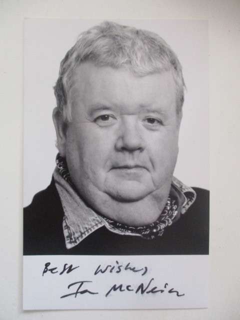 AUTOGRAPHED/ SIGNED IAN MC NEICE   -  APP POSCARD SIZE
