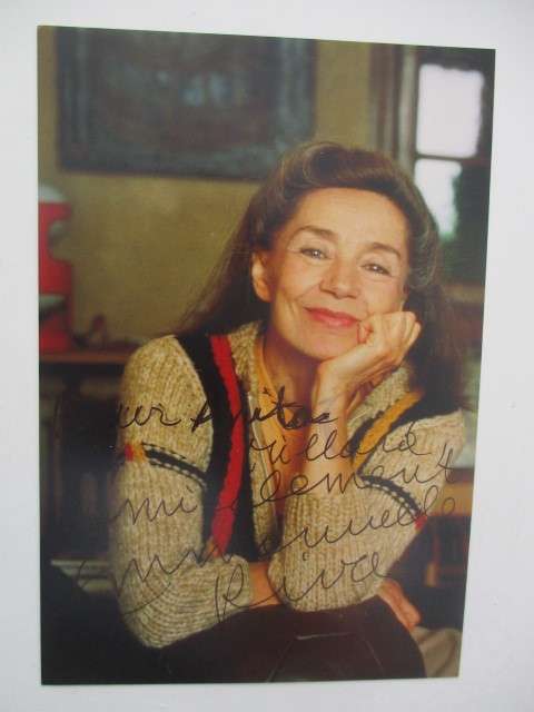 AUTOGRAPHED / SIGNED  EMMANUELLA RIVA  FRENCH ACTRESS POSTCARD SIZE