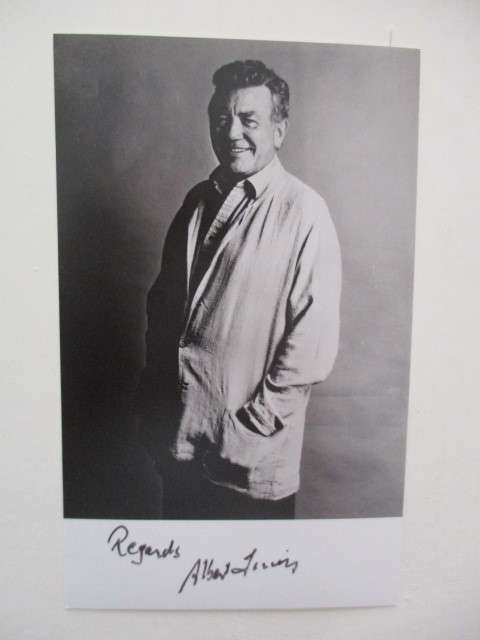 AUTOGRAPHED / SIGNED - ALBERT FINNEY - MURDER ON THE ORIENT EXPRESS POSTCARD SIZE