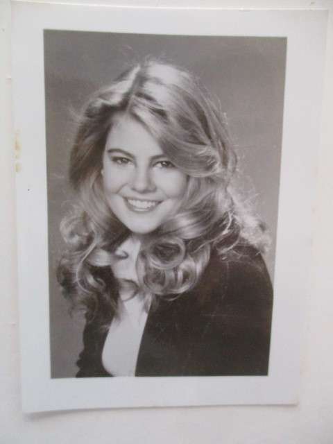 PHOTOGRAPH AND FAN CLUB LETTER - LISA WHELCHEL  - FACTS OF LIFE