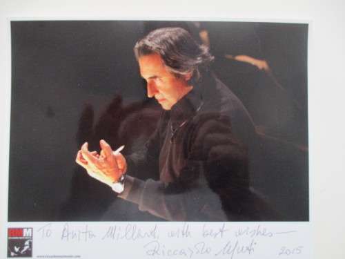 AUTOGRAPHED / SIGNED - RICCARDO MUTI  - CONDUCTOR  -  19 CM  X 15 CM