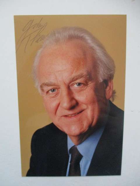 AUTOGRAPHED / SIGNED - JOHN THAW - THE SWEENEY RARE!!!  10 cm  x  15 cm