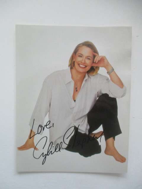 PRINTED AUTOGRAPH  - CYBIL SHEPHERD    13 1/2 CM X  18 CM