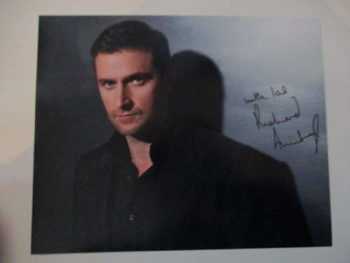 AUTOGRAPHED / SIGNED - RICHARD ARMITAGE - THE HOBBIT  A4 SIZE