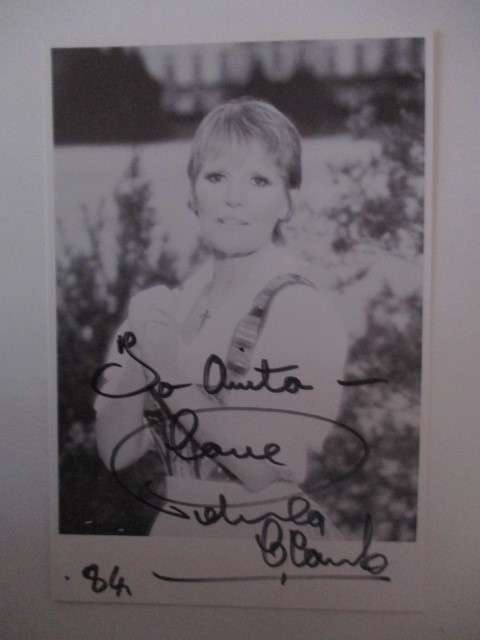 AUTOGRAPHED / SIGNED - PETULA CLARK  SINGER ACTOR