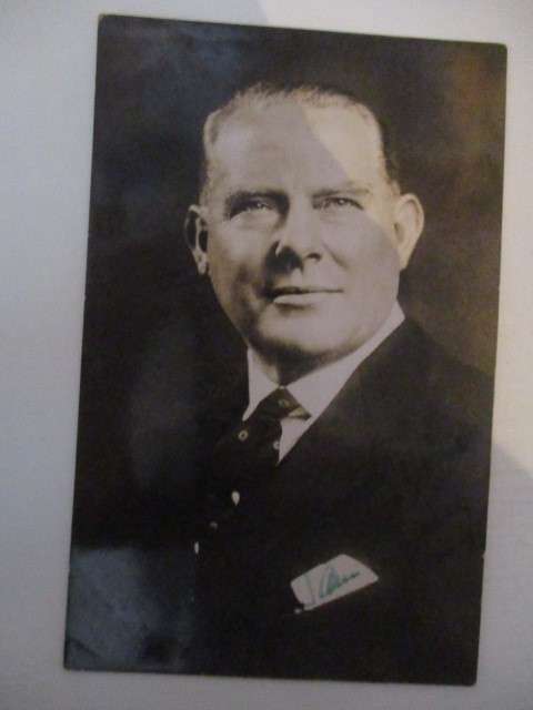 AUTOGRAPHED / SIGNED - VINTAGE CELEBRITY  - SAM LIVESEY WELSH ACTOR