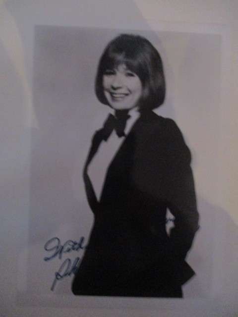 PRINTED AUTOGRAPH - SHIRLEY MACLAINE - STEEL MAGNOLIAS
