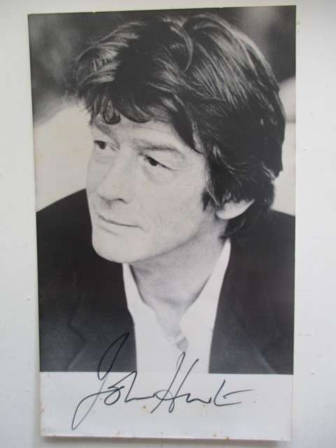 AUTOGRAPHED / SIGNED - JOHN HURT - APP POST CARD SIZE