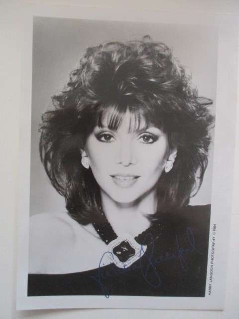 PRINTED / AUTOGRAPH - VICTORIA PRINCIPLE  - DALLAS   13 CM  X 18 CM