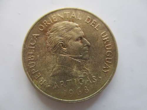 URUGUAY 1 PESO 1968 - COIN