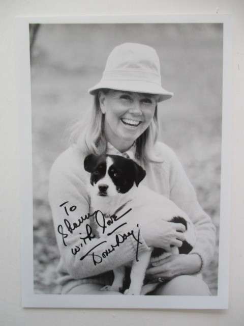AUTOGRAPHED SIGNED - DORIS DAY  - LEGENDARY ACTOR