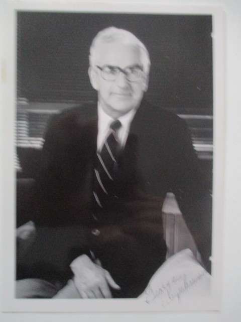 AUTOGRAPHED / H. WEYERHAEUSER  CEO  TIMBER COMPANY  1989