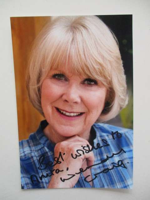 AUTOGRAPHED / SIGNED -  WENDY CRAIG - THE NANNY  - NOTIN FRONT OFTHE CHILDREN LARGER THAN POST CARD