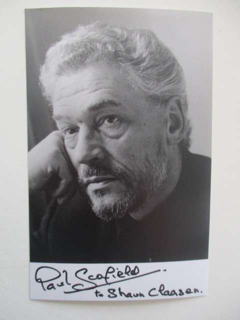 AUTOGRAPHED / SIGNED - PAUL SCOFIELD   -  APP POST CARD SIZE
