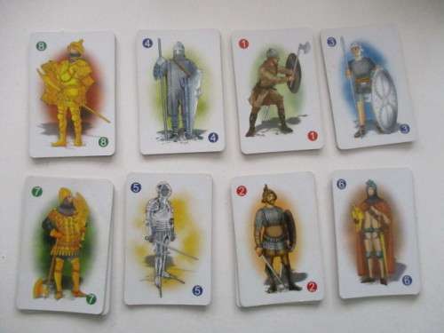 VINTAGE MEDIAVAL WAR CARDS GAME  33 CARDS - IN ORIGINAL BOX