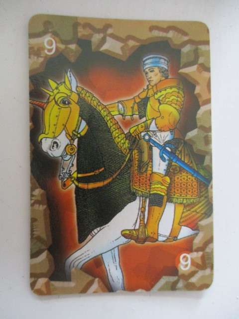 VINTAGE MEDIAVAL WAR CARDS GAME  33 CARDS - IN ORIGINAL BOX
