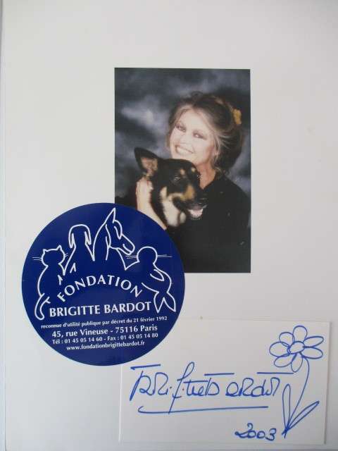 AUTOGRAPHED / SIGNED - BRIGITTE BARDOT  - BOND GIRL