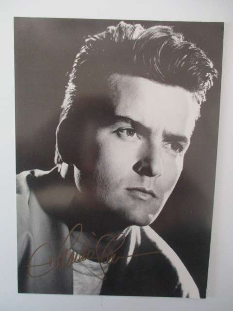 PRINTED AUTOGRAPH  -  CHARLIE  SHEEN