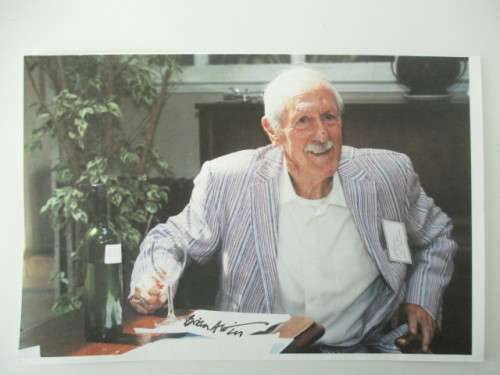 AUTOGRAPHED / SIGNED - BRIAN ALDISS - WRITER - SCIENCE FICTION