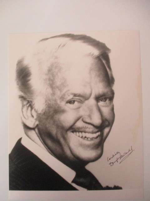 AUTOGRAPHED / SIGNED - DOUGLAS FAIRBANKS JR  A4 SIZE