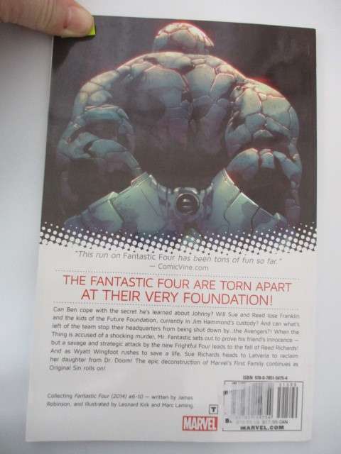 MARVEL COMICS - FANTASTIC 4 -  VOL FIRST PRINTING  2014 THICKER THAN NORMAL COMIC