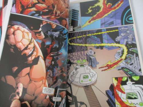 MARVEL COMICS - FANTASTIC 4 -  VOL FIRST PRINTING  2014 THICKER THAN NORMAL COMIC