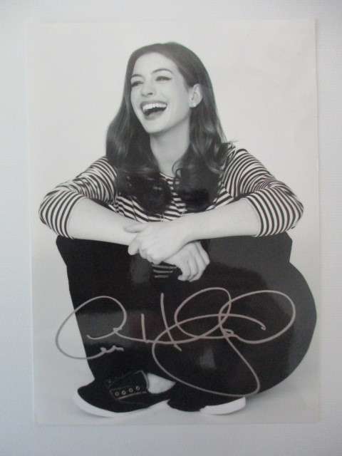PRINTED AUTOGRAPH  -  ANNE HATHAWAY - PRINCESS DIARIES