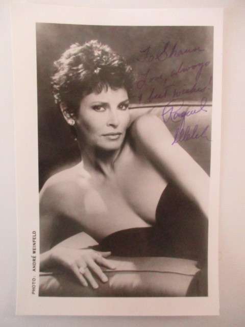 AUTOGRAPHED / SIGNED - RAQUEL WELCH -   12 1/2 CM  X   18 1/2 CM