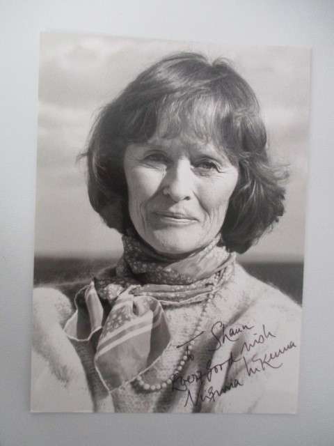AUTOGRAPHED / SIGNED - VIRGINIA MCKENNA - CLASSIC ACTOR