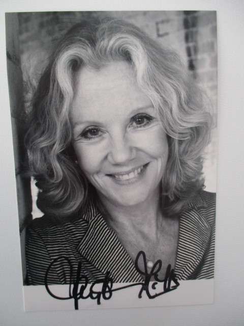 AUTOGRAPHED / SIGNED - HAYLEY MILLS - BIT BIGGER THAN POST CARD