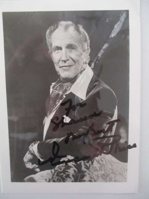 AUTOGRAPHED / SIGNED - VINCENT PRICE - DRACULA - APP POSTCARD SIZE